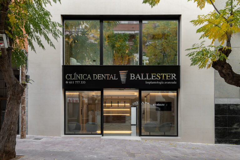 clínica dental ballester entrada