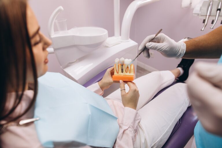 colocar un implante dental